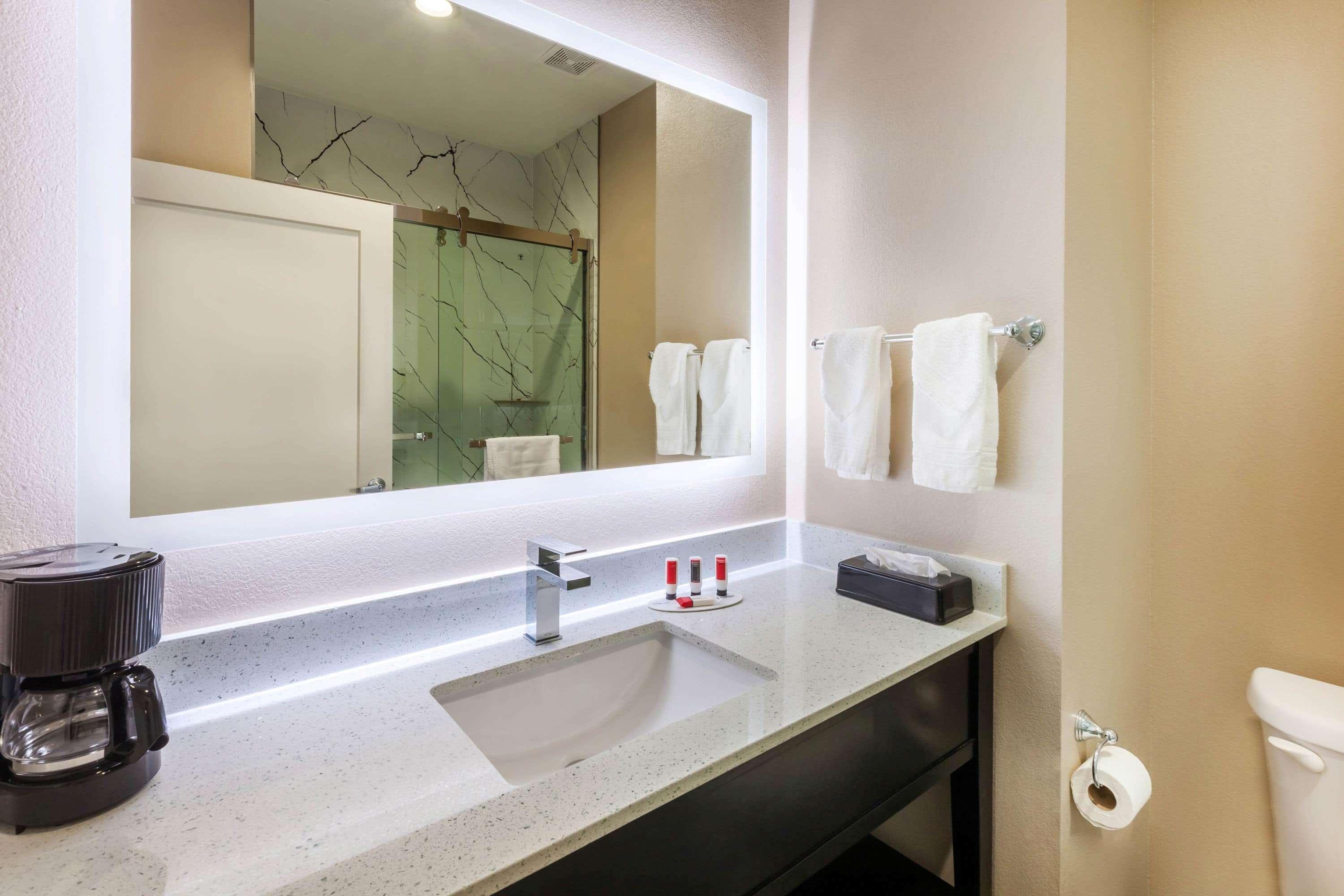 Super 8 By Wyndham Kingwood Houston North Hotel Porter Exterior photo