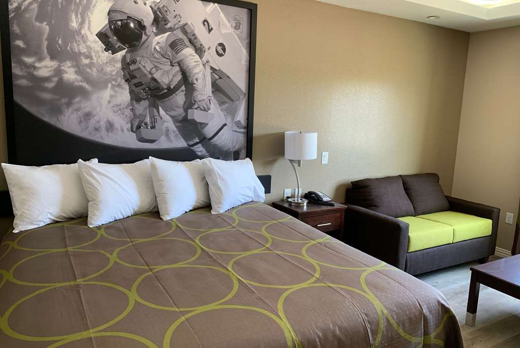 Super 8 By Wyndham Kingwood Houston North Hotel Porter Room photo